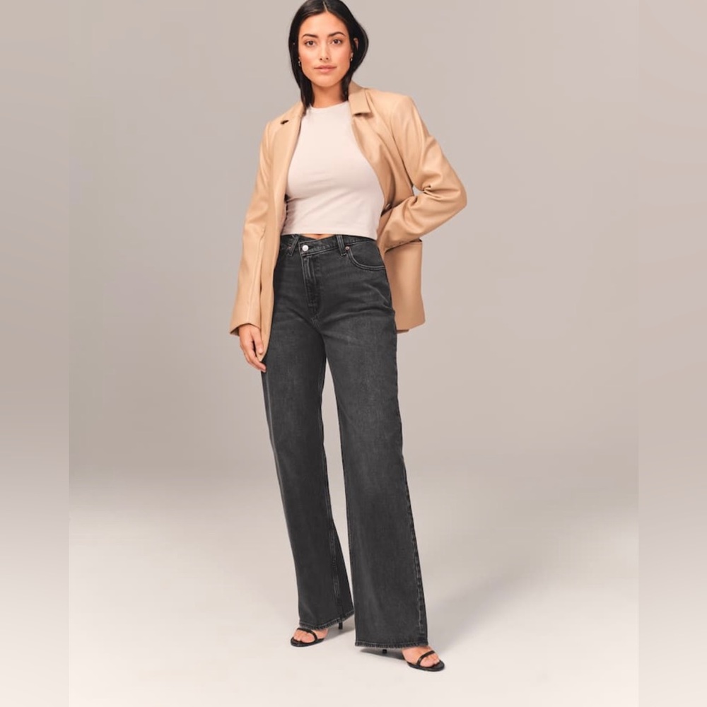 Black Abercrombie high rise 90s relaxed jean with criss cross waist band